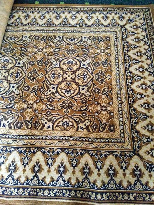 Продаётся ковёр 2.75× 1.75 в хорошем состоянии