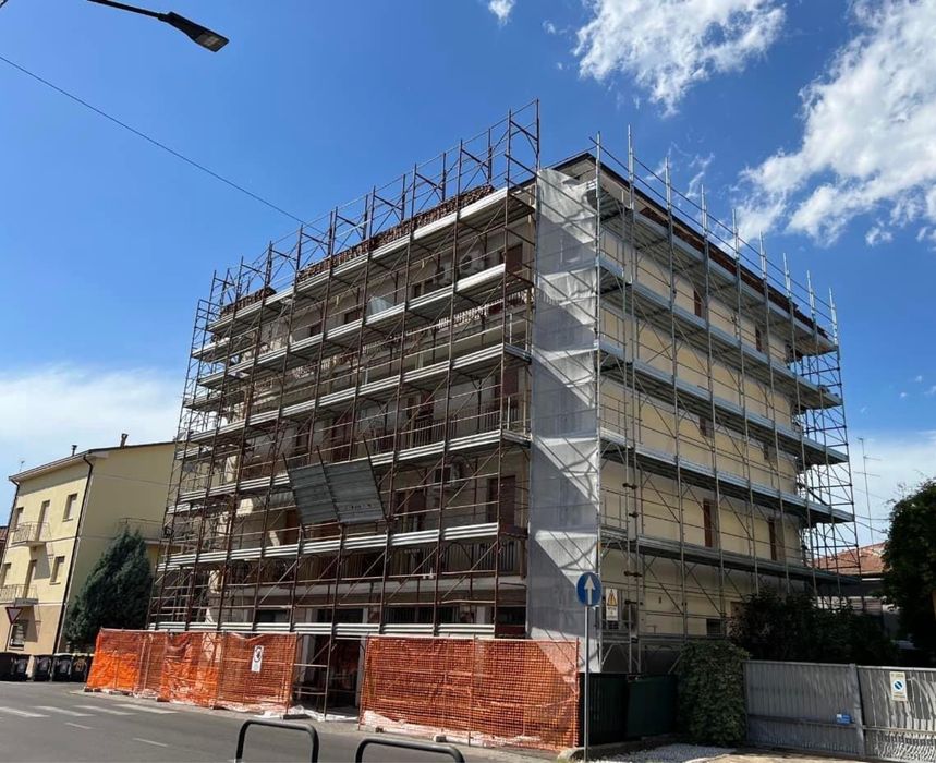 Продавам скеле италианско рамково