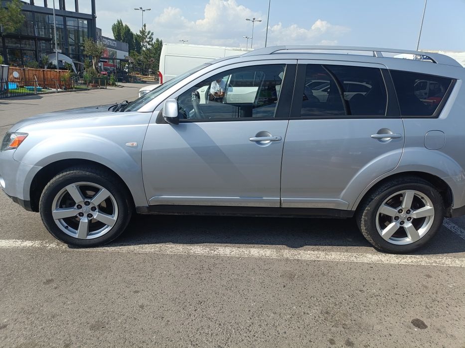 Mitsubishi outlander 2