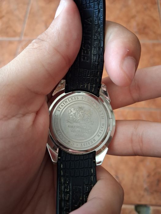 Festina model de colecție rezistent la apă  150 lei