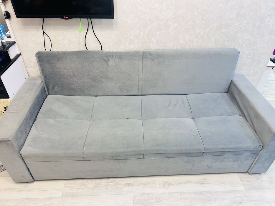 Продам диван , срочно