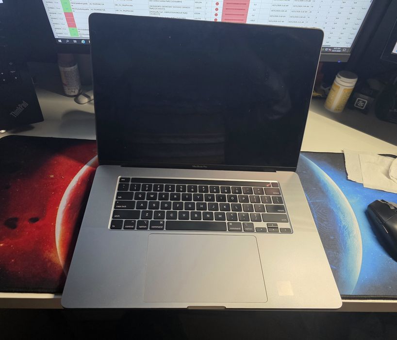 УНИКАТ! 2019 16' Macbook Pro, i9-9980HK, 32 GB RAM, AMD Radeon 5300M