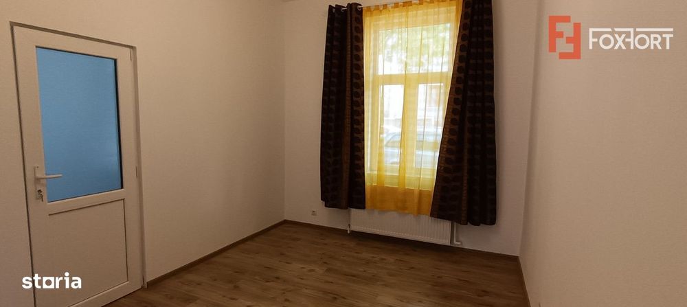 Apartament cu 2 camere la curte comuna + teren - zona Arad
