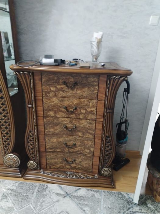 Мебель гостиная.сервант