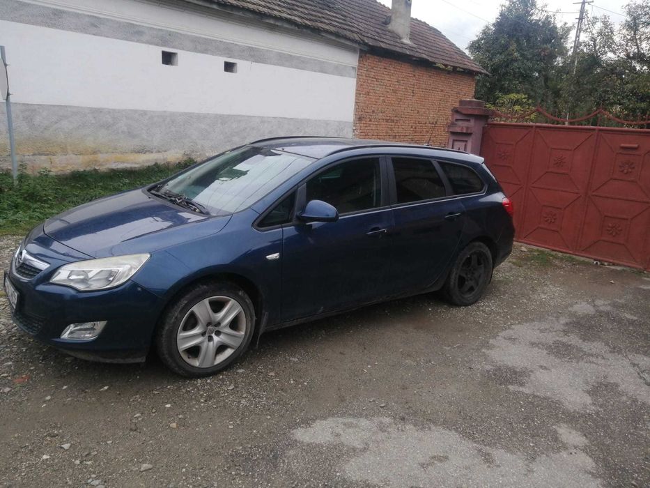 Opel Astra J 2011