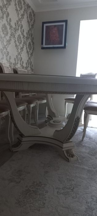 Продам стол для гостиной