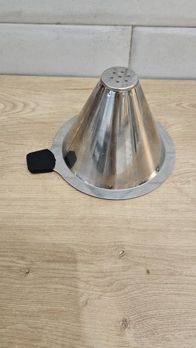 Cafetiera cu inel de lemn