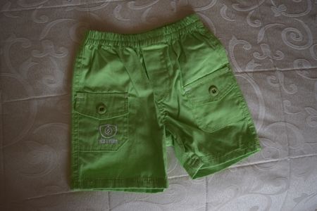 Pantalon scurt pe verde, pentru copii1-2 ani