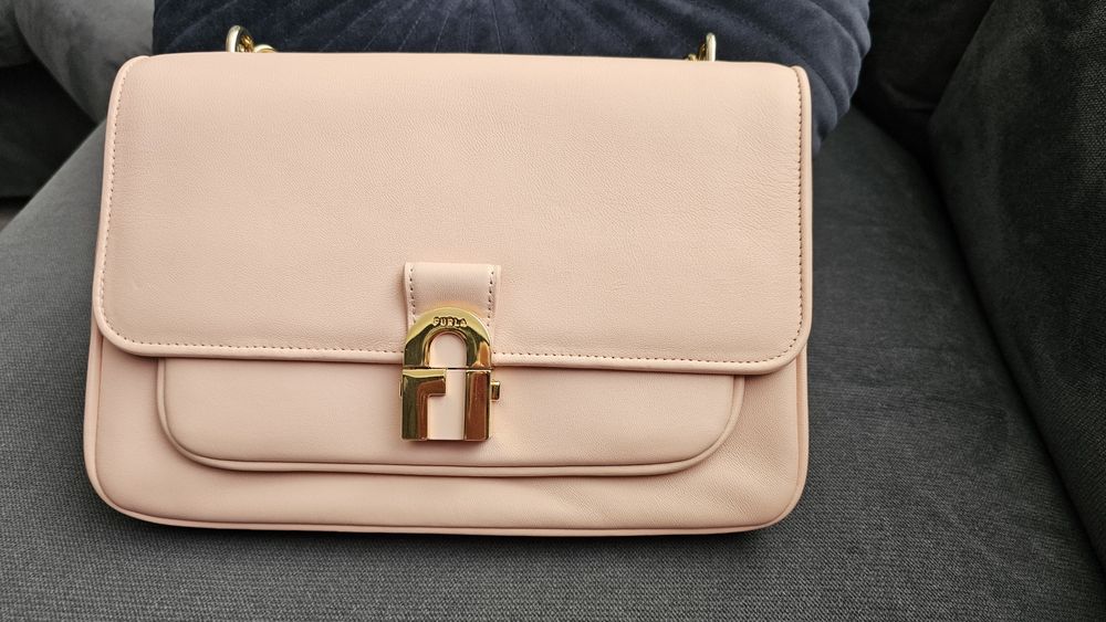 НОВА дамска чанта Furla Cosy