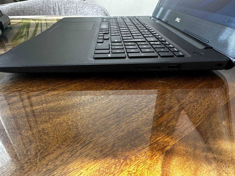 Dell Inspiron 3593 (i5/SSD 512GB) + ПОДАРЪК Геймърски комплект (Logitech/Baseus)