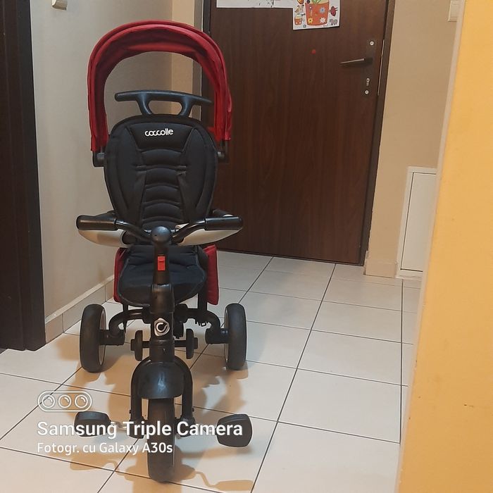 Cărucior marca COCOLLE - tricicleta-   și o mica bicicleta