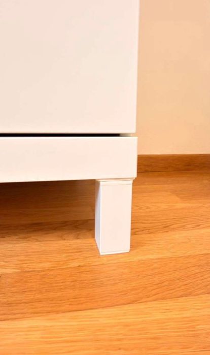 Vând comoda Ikea