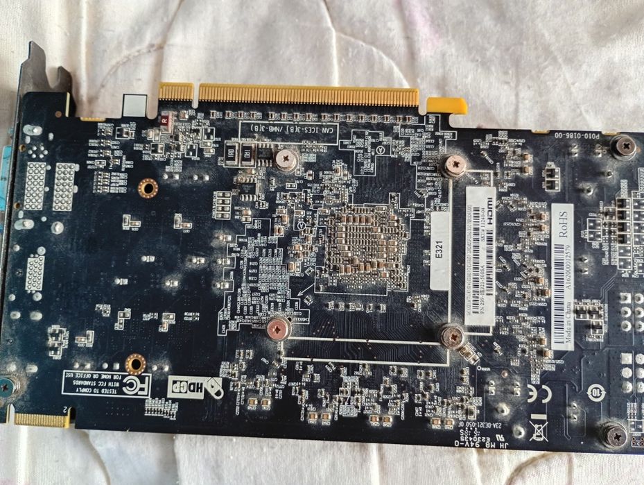 Vând placă video dedicată AMD Radeon HD