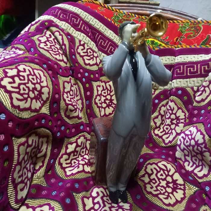 Продам статуэтку Джаз трубач.