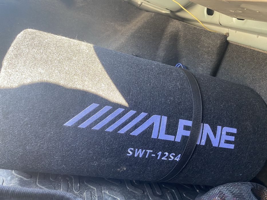 Vând pachet subwoofer auto alpine