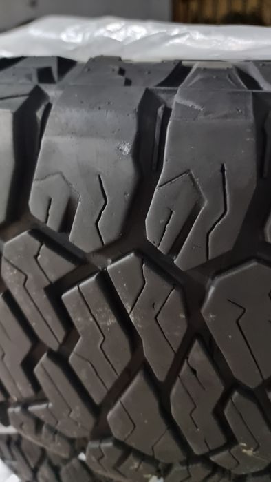 Продам резину Maxxis razr at