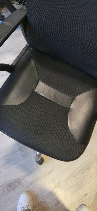 Офис стол черен, регулиращ се, НОВ