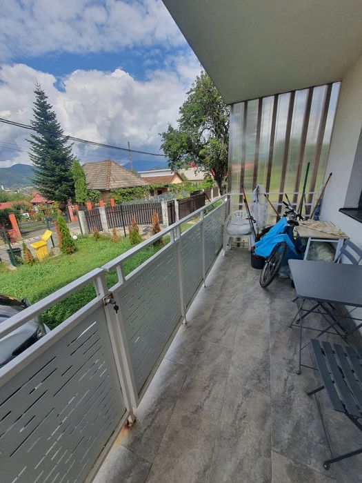 Vând casă tip duplex