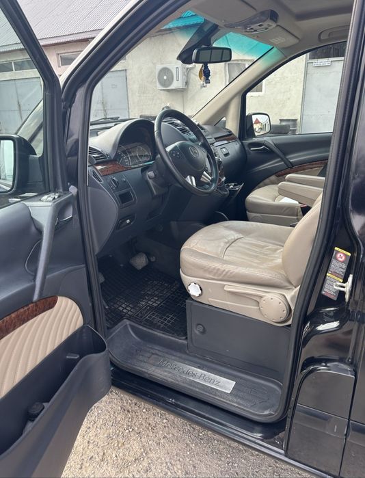 Inchiriez microbuz 8+1 7+1 locuri mercedes Viano automat