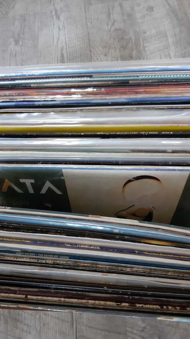 Cutie discuri vinil - mystery box - peste 70 discuri