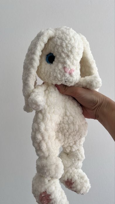 Кролики вязаные.