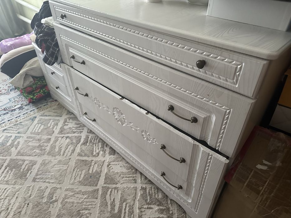 Продаю шкаф с тумбочкой!