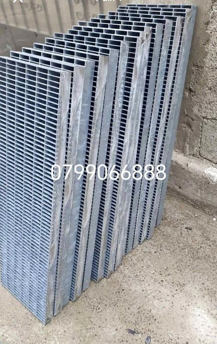 Vând trepte zincate