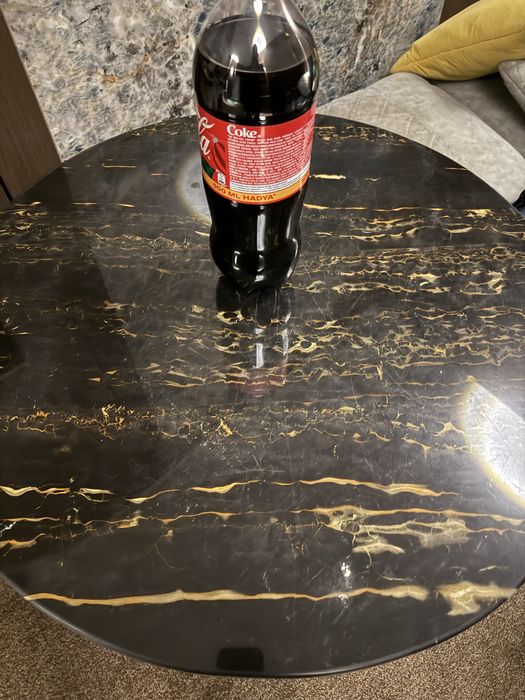 Стол из мрамора