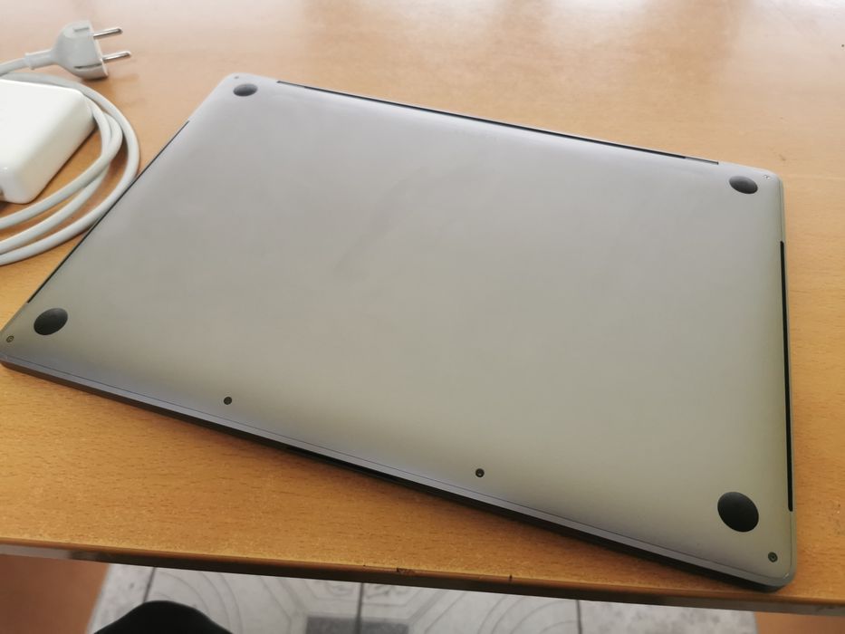 Laptop MacBook Pro 15 Touch ar I7