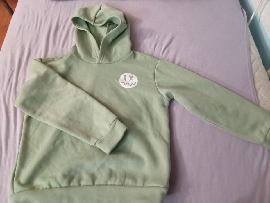 Зелен суичър. Чисто нов