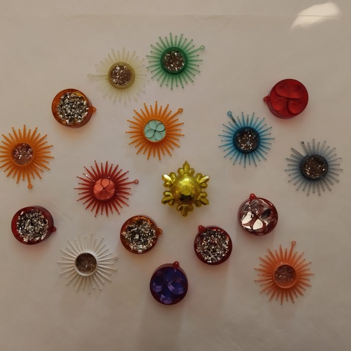 Ёлочные игрушки .