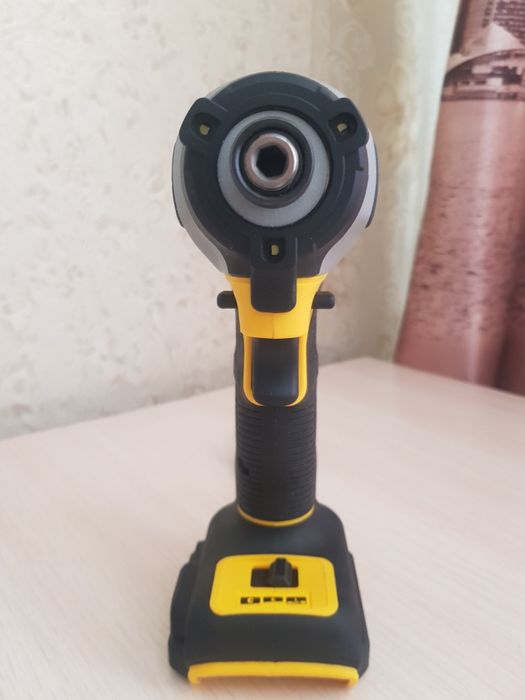 Винтоверт  Импакт Dewalt 850