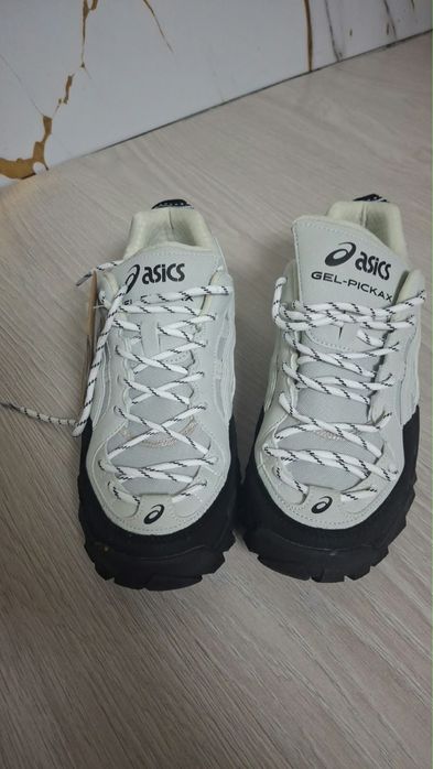 Asics кроссовки
