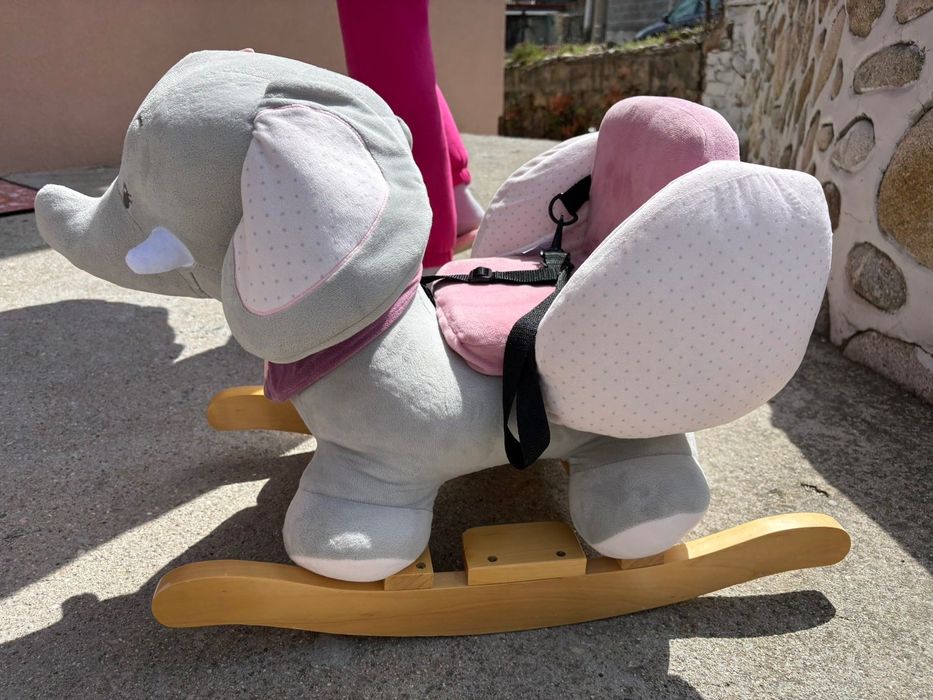 Люлеещо се слонче