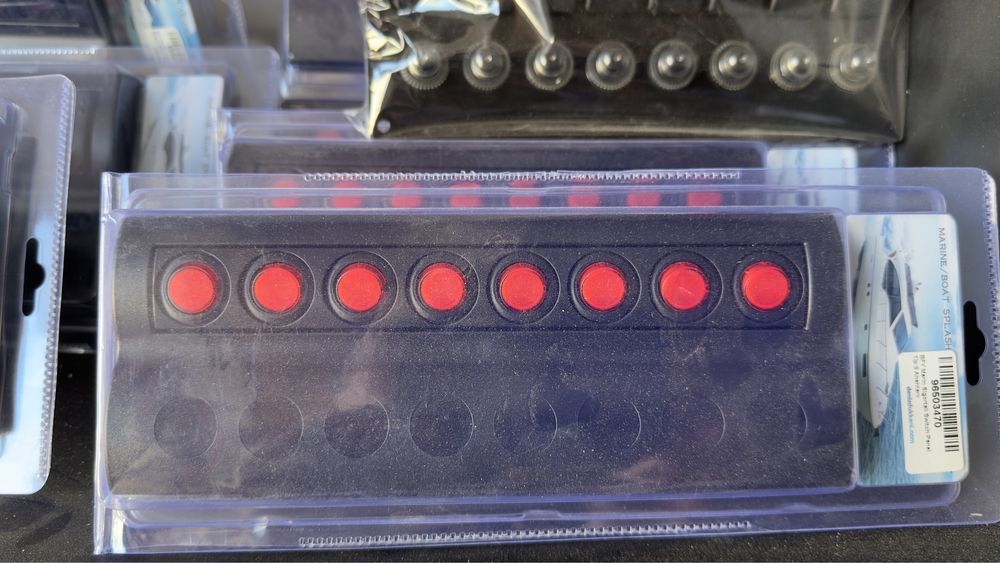 Голямо разнообразие от аксеасоари  и специални стъкла за каравани