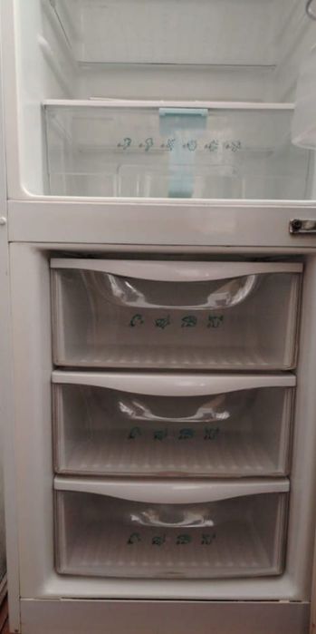Продаётся холодильник самсунг.