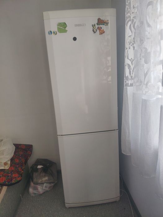 Продам холодильник требуется ремонт