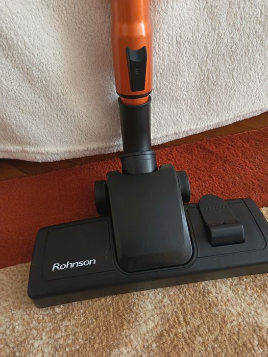 Aspirator vertical Rohnson cu garanție