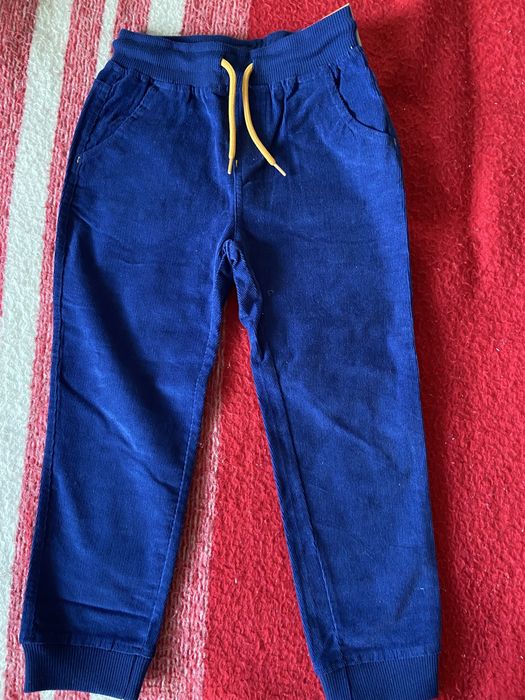 Vand pantalonasi pentru baieti nr 110(2 bucati)