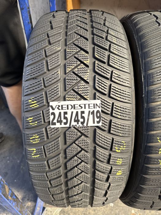 245/45/19 Vredestein M+S