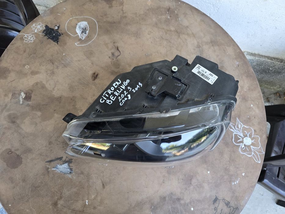 Citroen Berlingo 2023 след 2019 ляв фар