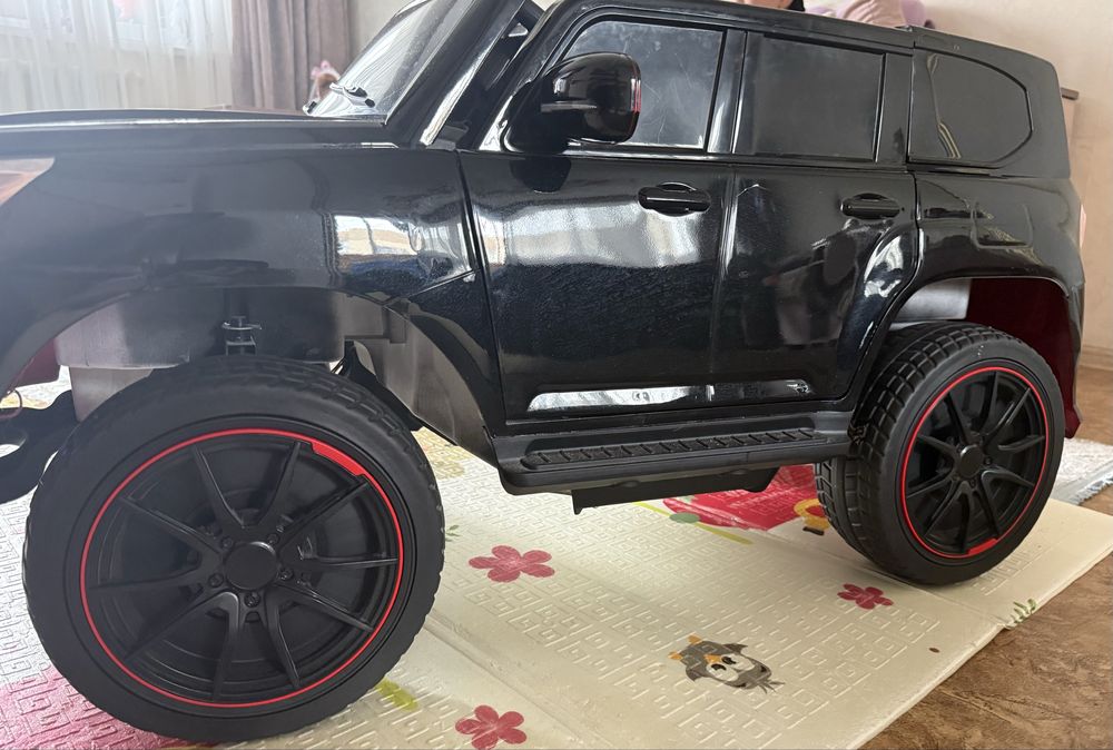Продам машину электромобиль Lexus