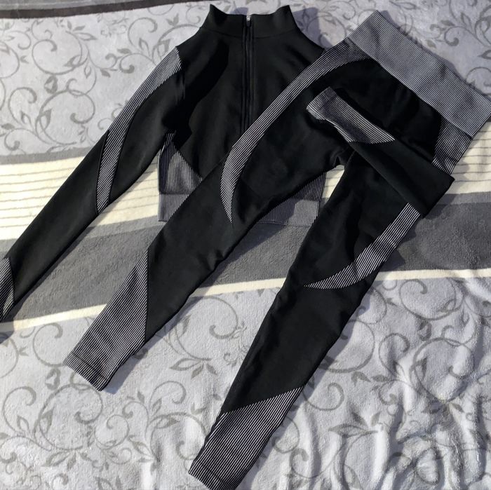 Дамски спортен комплект – клин и горнище