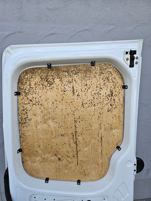 Vând ușă dreapta spate pentru Volkswagen Crafter