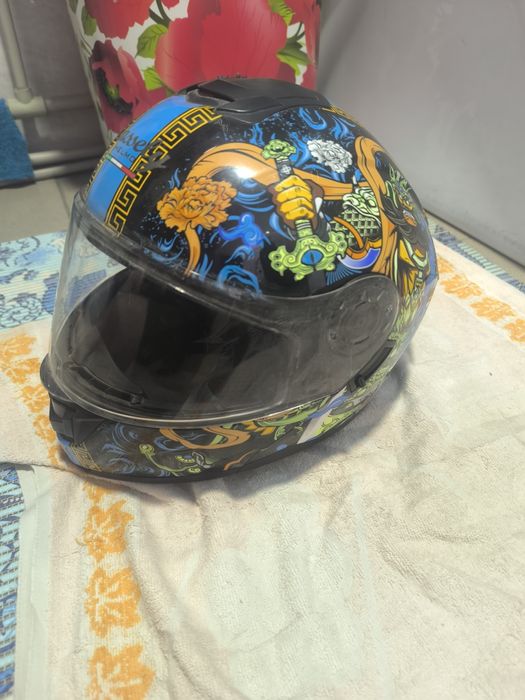 Продам мотошлем хорошее состояние