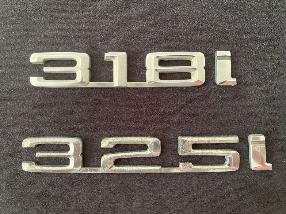 BMW E30 ursulet - embleme portbagaj