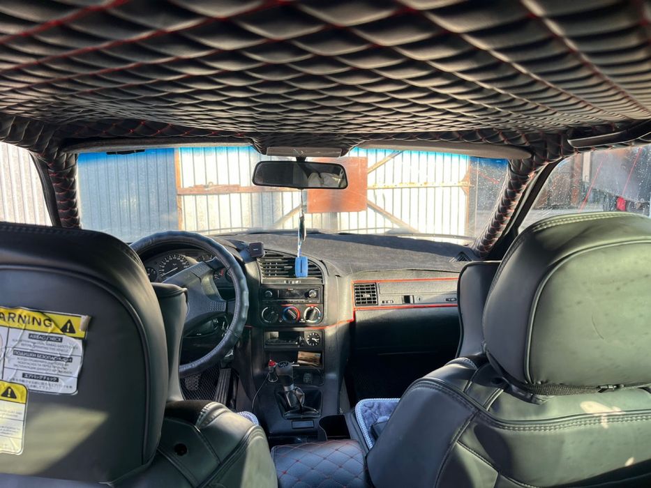 Продам машину BMW E36 (объем 1.8)