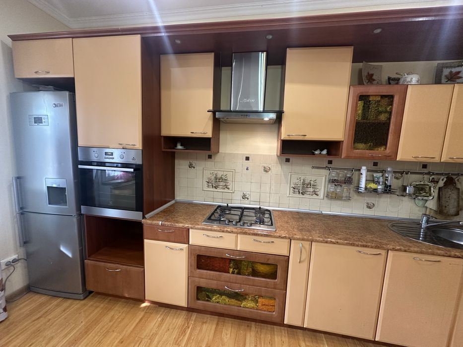 Кухня с барной стойкой