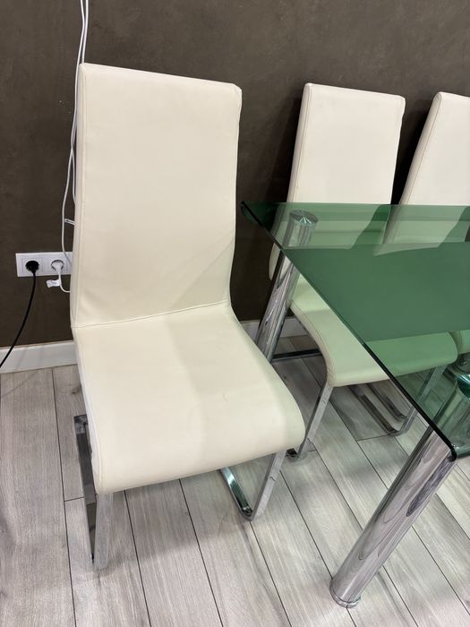 Vand masa cu 6 scaune