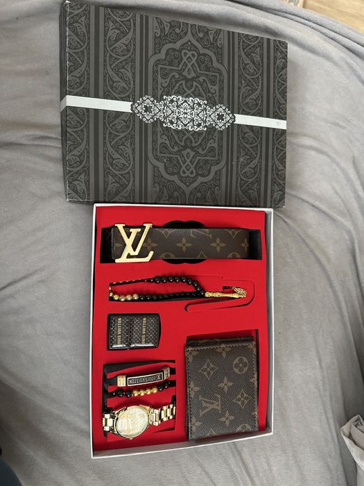 Комплект Louis Vuitton подходящ за подърак